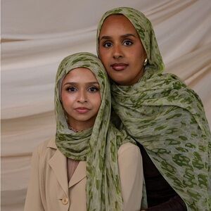 Vela scarves freckled green hijab